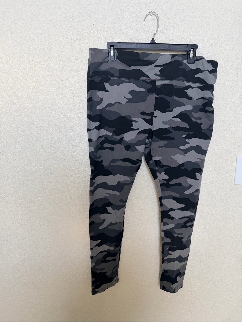 wild fable Black & Gray Camo Leggings NWOT